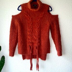 Miss Me Braided Front Rust Cold Shoulder cable knit sweater. Size Small. So cute
